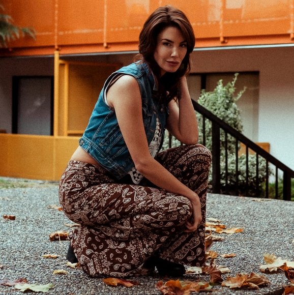 Meet your Posher, Julia - Picture 1 of 1